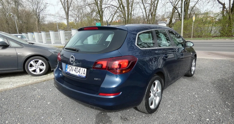 Opel Astra cena 24700 przebieg: 178000, rok produkcji 2011 z Wojcieszów małe 562